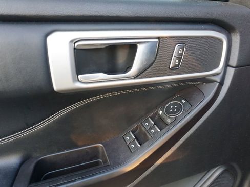 Used 2020 Ford Explorer XLT w/ Equipment Group 202A image 4