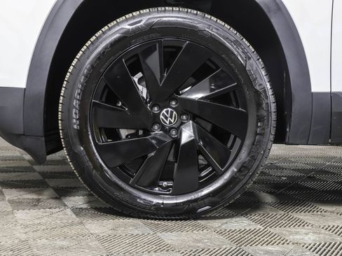 Used 2024 Volkswagen Atlas SE w/ Black Wheel Package image 20