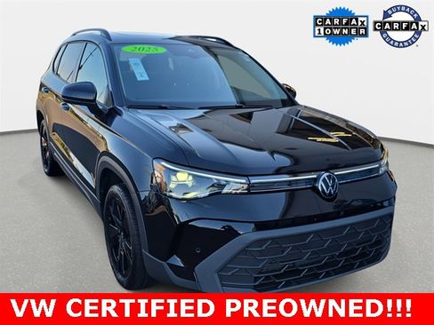 Used 2025 Volkswagen Taos SE image 3