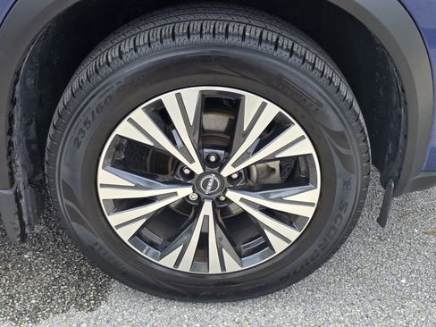 Certified 2023 Nissan Rogue SV FWD image 17