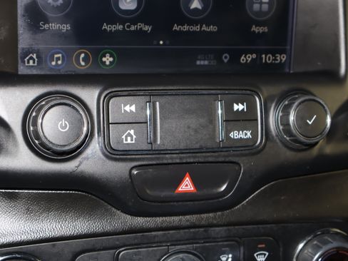 Used 2021 GMC Terrain SLT image 29