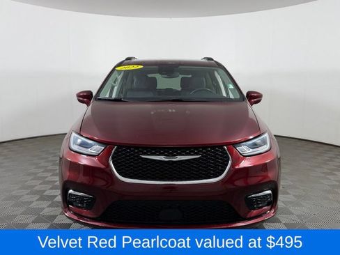 Used 2022 Chrysler Pacifica Touring-L FWD image 2