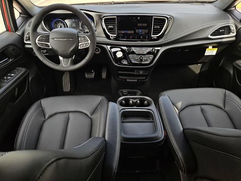 New 2027 Chrysler Pacifica Select FWD image 8