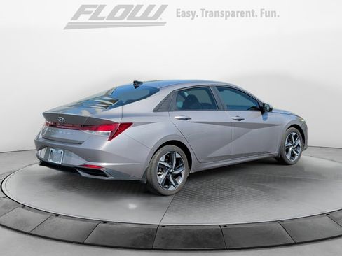 Used 2023 Hyundai Elantra SEL w/ Convenience Package image 7