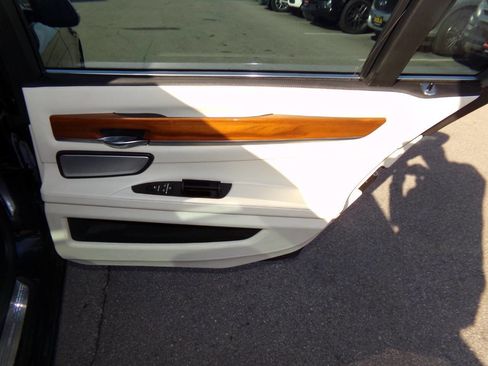 Used 2015 BMW 750Li image 29