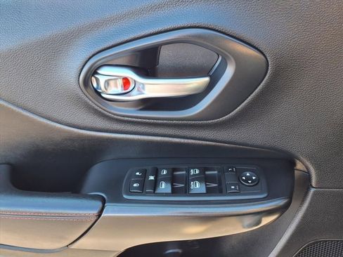 Used 2020 Jeep Cherokee Trailhawk w/ Cold Weather Group image 17