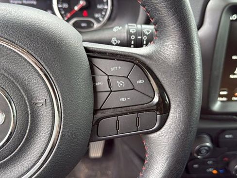 Used 2022 Jeep Renegade Trailhawk AWD/4WD image 17