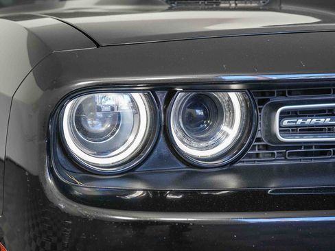 Used 2019 Dodge Challenger SXT image 4