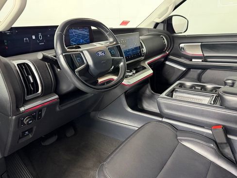 Used 2025 Ford Expedition Max Platinum AWD/4WD image 13