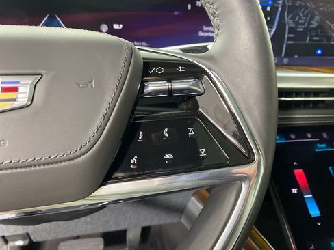 Used 2025 Cadillac Escalade ESV Sport Platinum w/ LPO, ONYX Package image 16