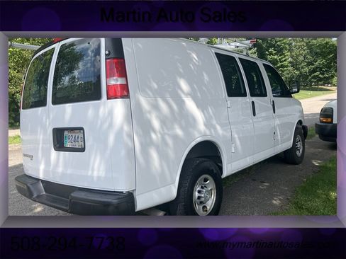 Used 2017 Chevrolet Express 2500 RWD image 3