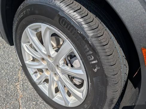 Used 2023 Cadillac XT4 Luxury FWD image 6