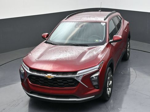 Used 2024 Chevrolet Trax LT FWD image 37