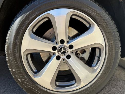 Used 2018 Mercedes-Benz GLC 300 4MATIC image 25