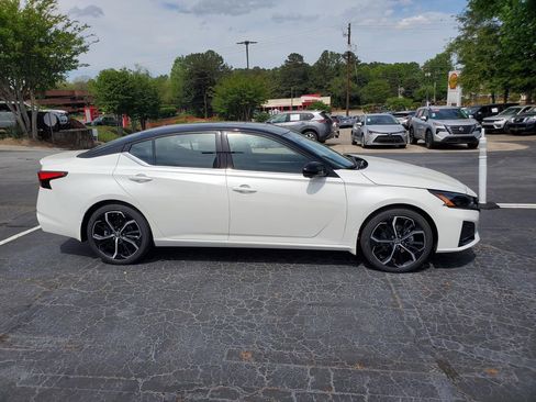 New 2026 Nissan Altima 2.5 SR FWD image 2