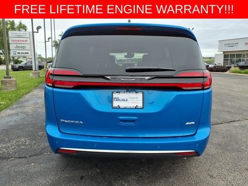 New 2027 Chrysler Pacifica Select AWD/4WD image 6