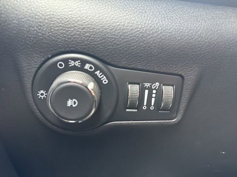 Used 2025 Jeep Compass Trailhawk w/ Sun & Sound Group AWD/4WD image 11