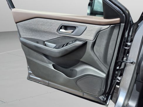 Certified 2023 Nissan Rogue SV FWD image 23