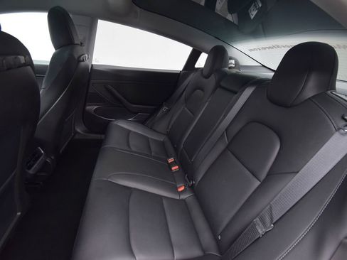 Used 2018 Tesla Model 3 Long Range image 32