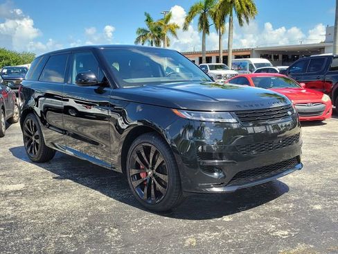 Used 2025 Land Rover Range Rover Sport Dynamic SE AWD/4WD image 2