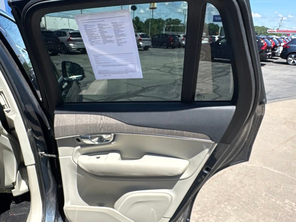 Certified 2023 Volvo XC90 B6 Plus AWD/4WD image 33