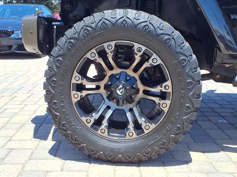 Used 2016 Jeep Wrangler Unlimited Sahara AWD/4WD image 10