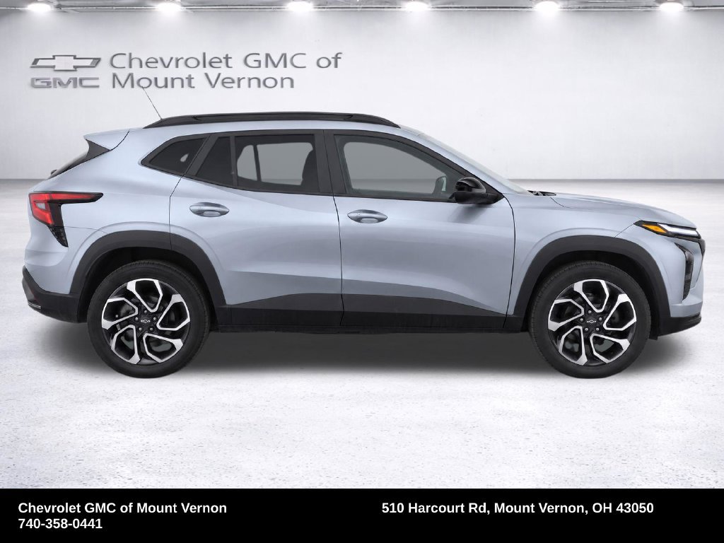 Used 2025 Chevrolet Trax RS FWD image 9