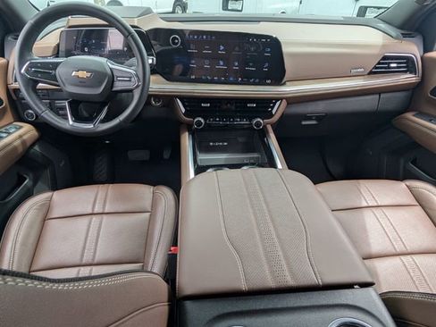Used 2025 Chevrolet Tahoe High Country RWD image 14
