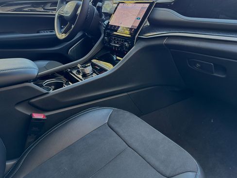 New 2023 Jeep Grand Cherokee Trailhawk image 15