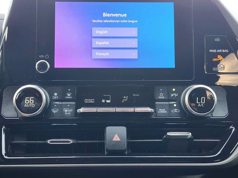 Used 2023 Toyota Highlander LE FWD image 16