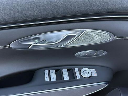 Used 2023 Genesis Electrified GV70 Advanced image 13