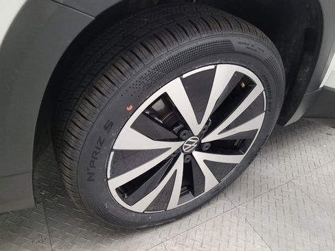 Used 2022 Volkswagen Taos SE image 31