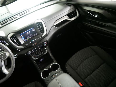 Used 2024 GMC Terrain SLE AWD/4WD image 11