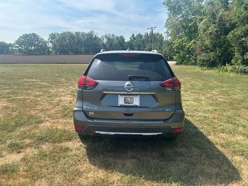 Used 2017 Nissan Rogue SV w/ SV Family Package FWD image 7
