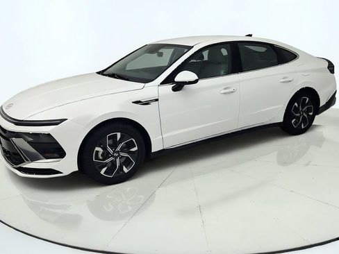 Used 2025 Hyundai Sonata SEL FWD image 3