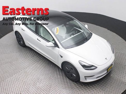 Used 2023 Tesla Model 3 Standard Range image 3