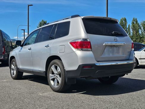 Used 2011 Toyota Highlander Limited w/ Tow Pkg AWD/4WD image 3