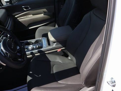 New 2026 Kia Carnival EX FWD image 19