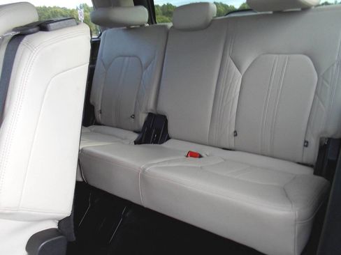 Used 2019 Ford Expedition Platinum image 13