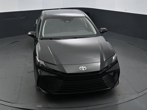 Used 2025 Toyota Camry LE image 34