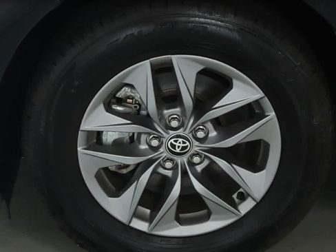 Used 2026 Toyota Sienna LE AWD/4WD image 33