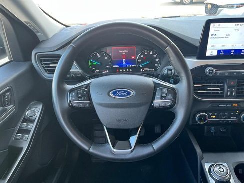 Used 2022 Ford Escape SE w/ Cold Weather Package FWD image 13