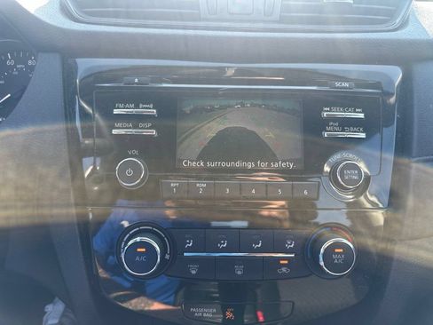 Used 2017 Nissan Rogue S FWD image 8