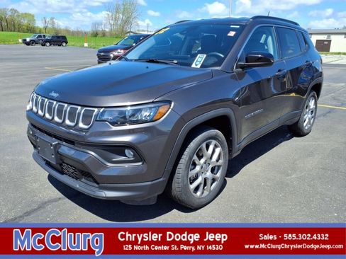 Used 2022 Jeep Compass Latitude image 1