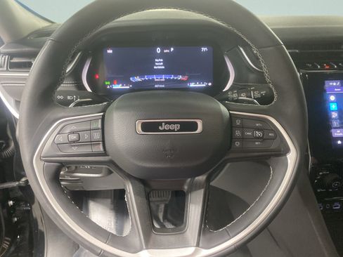 Used 2023 Jeep Grand Cherokee Laredo w/ Luxury Tech Group I AWD/4WD image 18