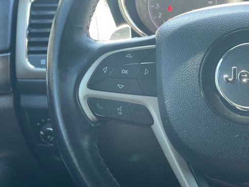 Used 2017 Jeep Grand Cherokee Laredo RWD image 27