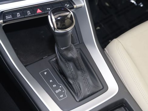Used 2019 Audi Q3 2.0T Premium w/ Convenience Package AWD/4WD image 7