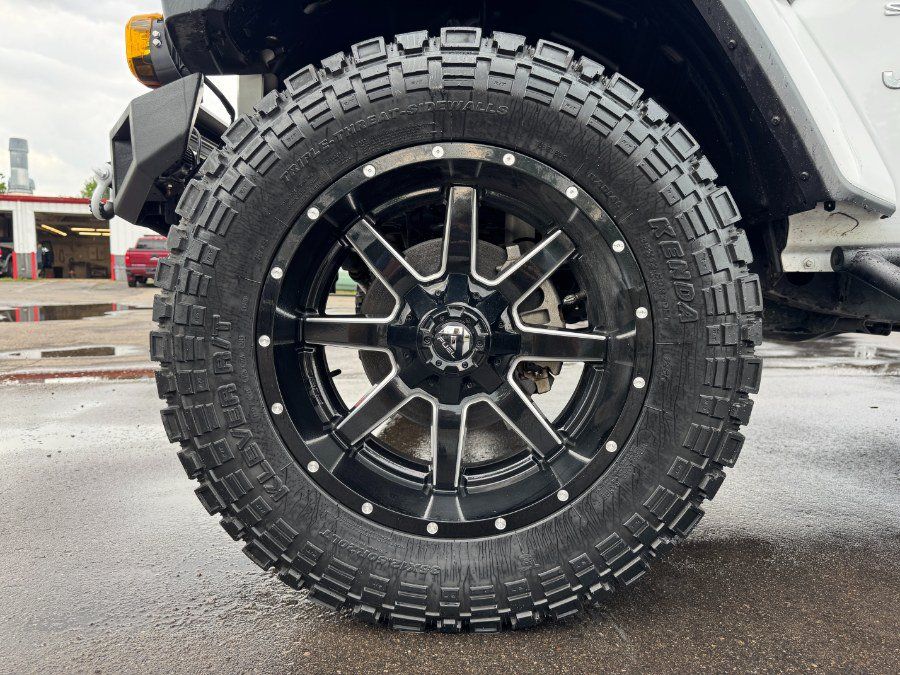 Used 2018 Jeep Wrangler Unlimited Sahara AWD/4WD image 13