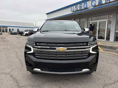 Used 2023 Chevrolet Suburban Premier RWD image 2