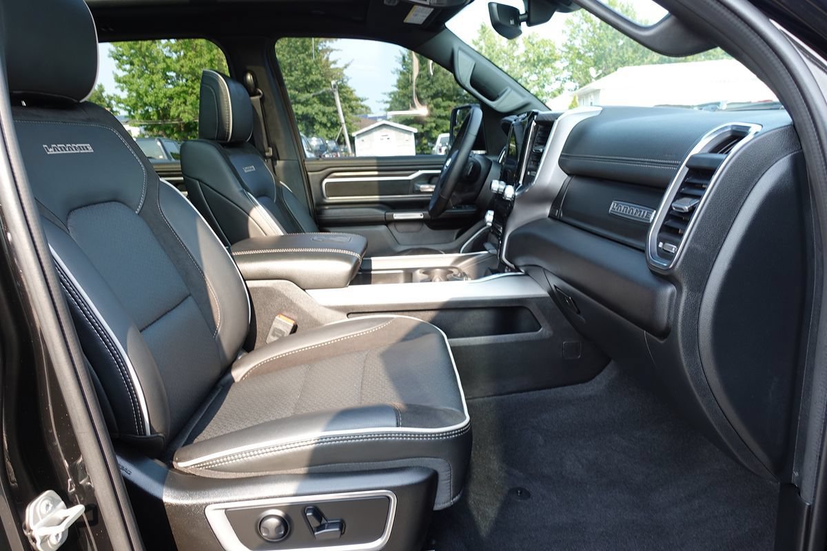 Used 2025 RAM 1500 Laramie w/ Sport Appearance Package AWD/4WD image 34